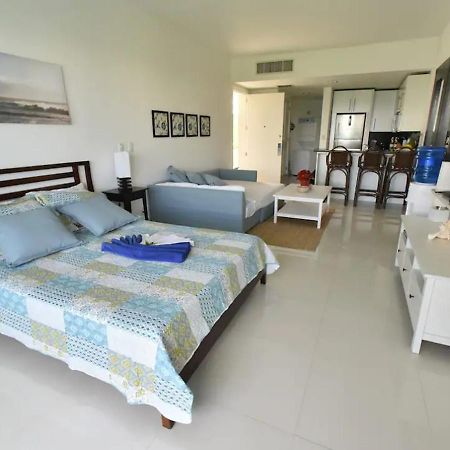 Seawinds Studio - Beachfront Getaway Кабарете Стая снимка