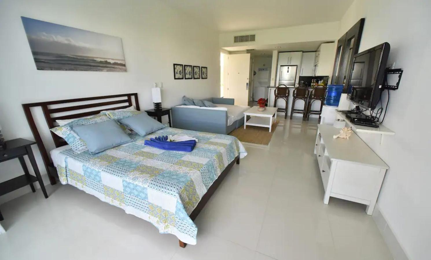 Seawinds Studio - Beachfront Getaway Кабарете Стая снимка